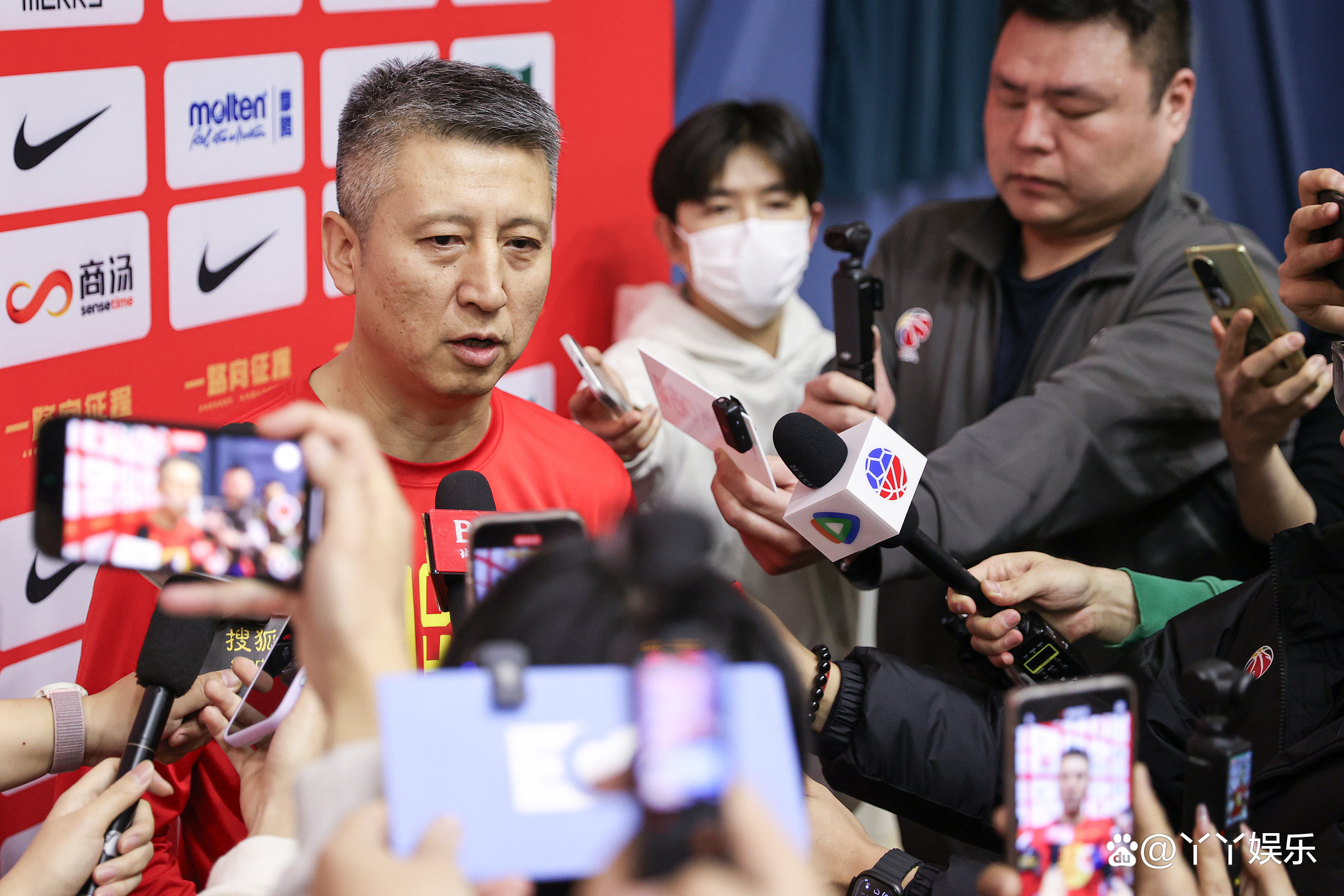 日本男篮选手脱口秀节目亮相，幽默风趣惹人喜爱的简单介绍