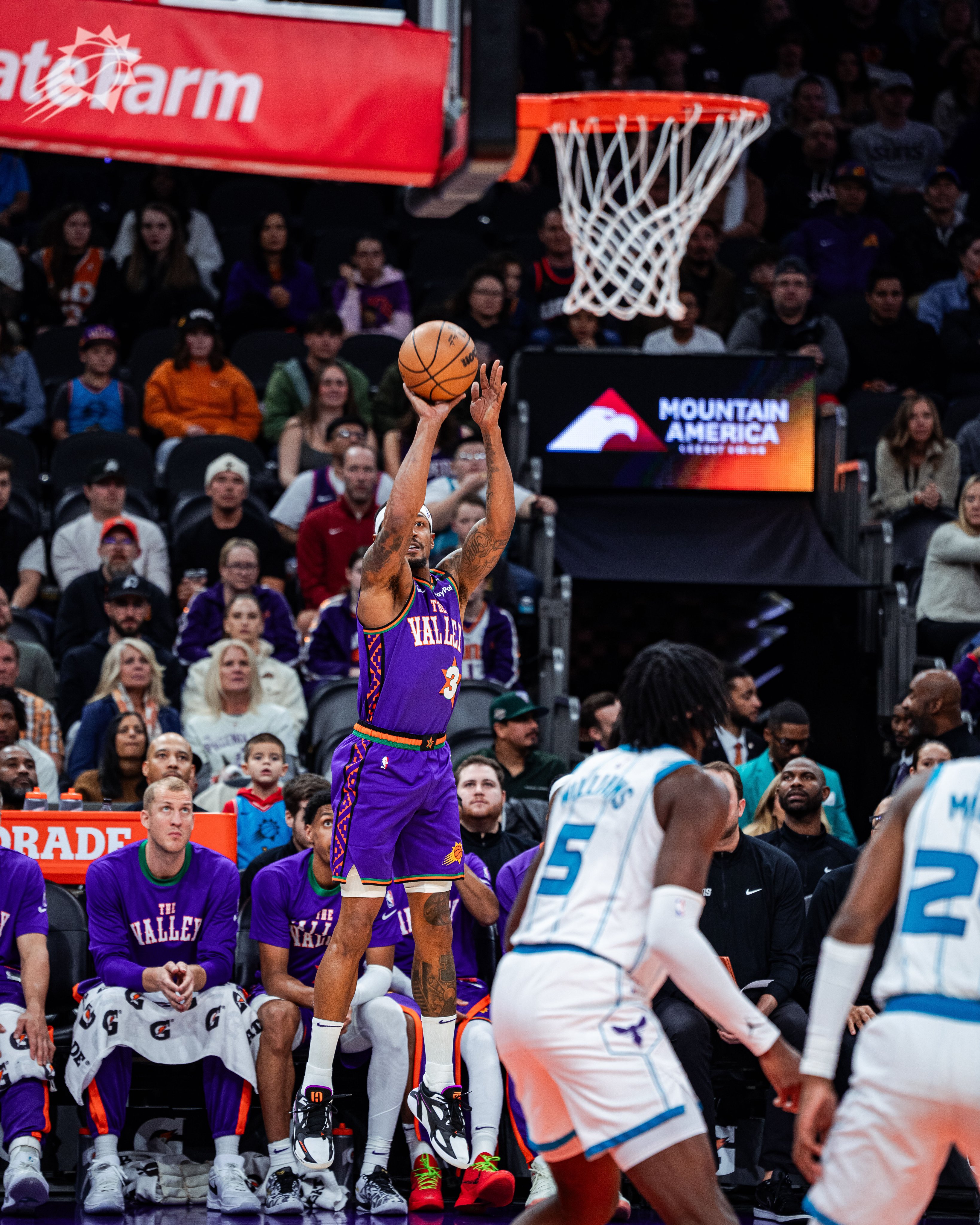 黄蜂惊艳全场,险胜助攻爆棚,冲击季后赛逆转取胜! 黄蜂惊艳全场,险胜助攻爆棚,冲击季后赛逆转取胜!